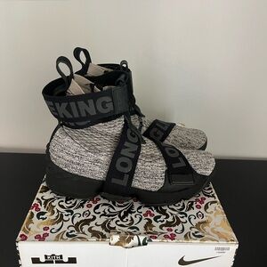 LeBron 15 Lifestyle KITH Concrete Sz 9 (Used)